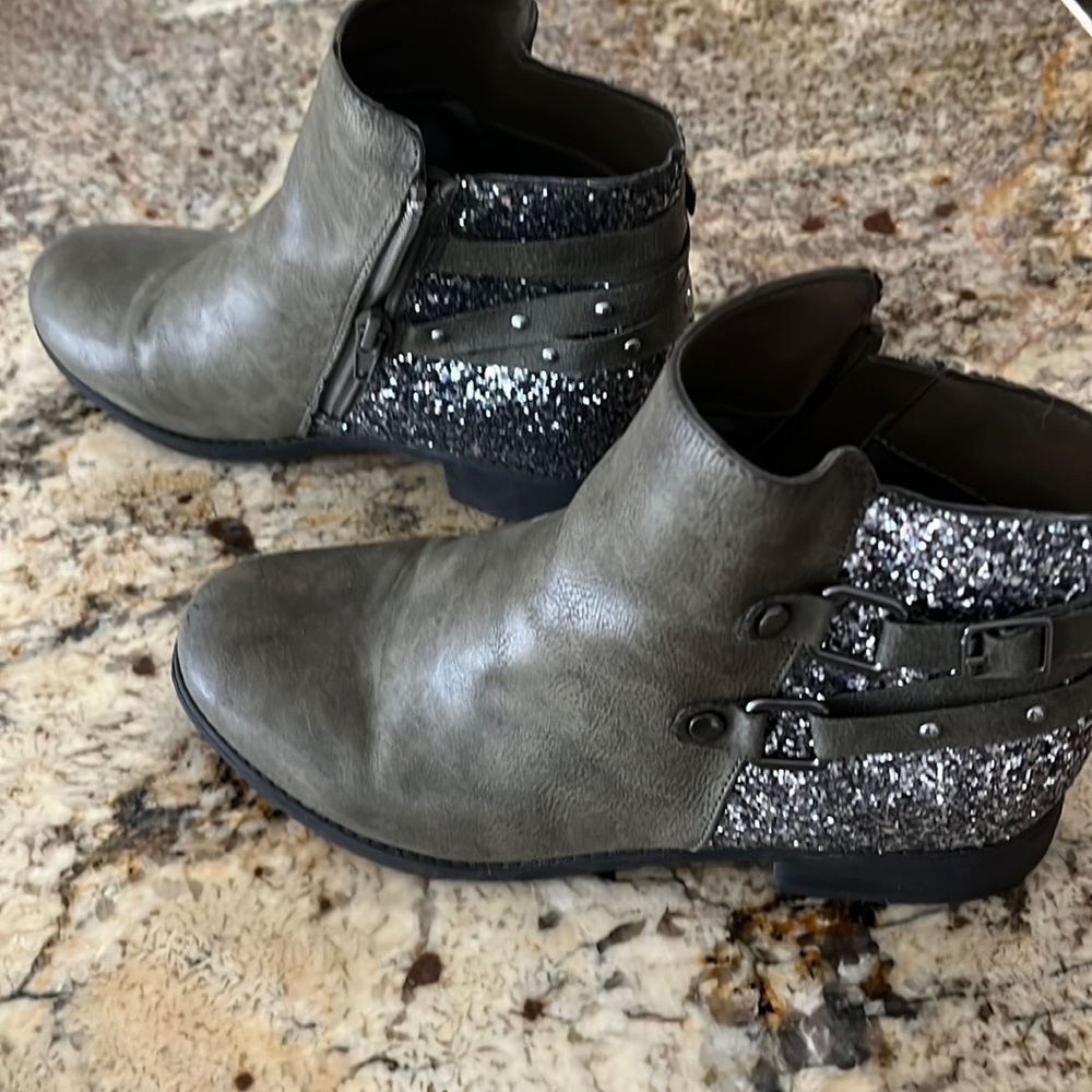 MIA fashion boots size big girls 4